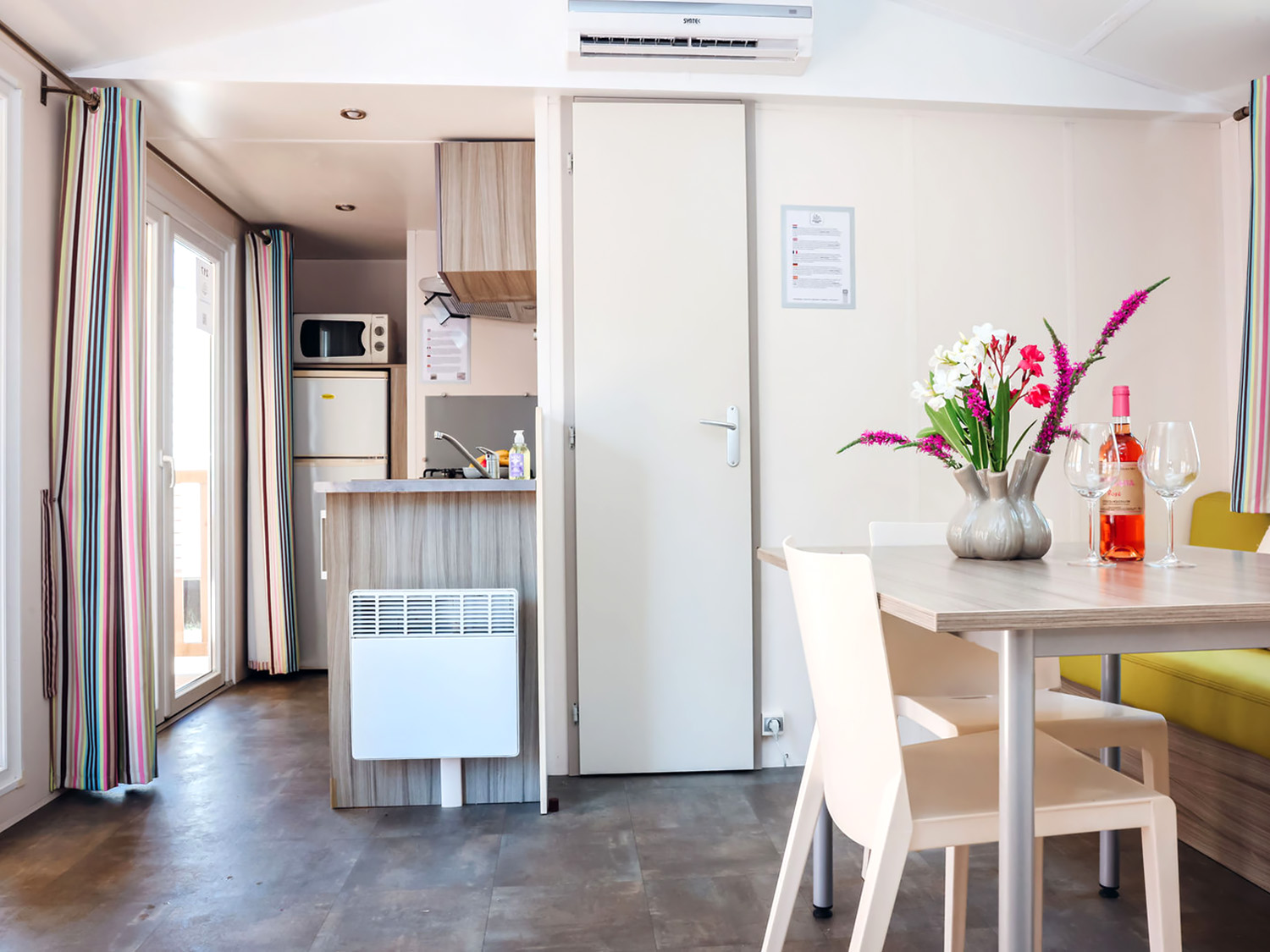 Chalet moderne avec terrasse couverte